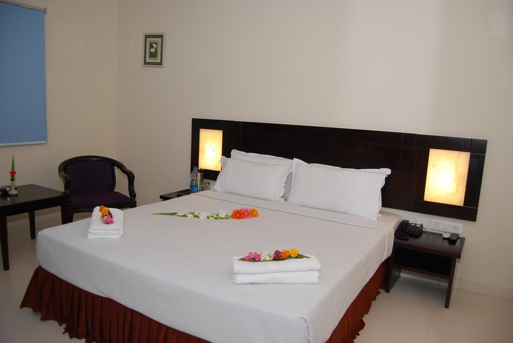 Finestays Shanti Priya Calcutta Exterior foto